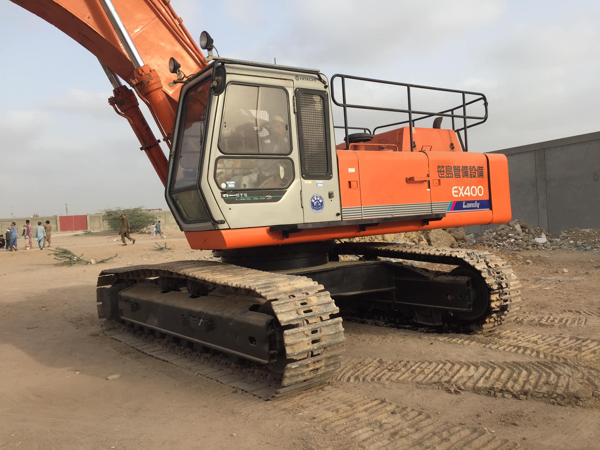 HITACHI EX400 EXCAVATOR Zahid Khan International & Co. Excavators