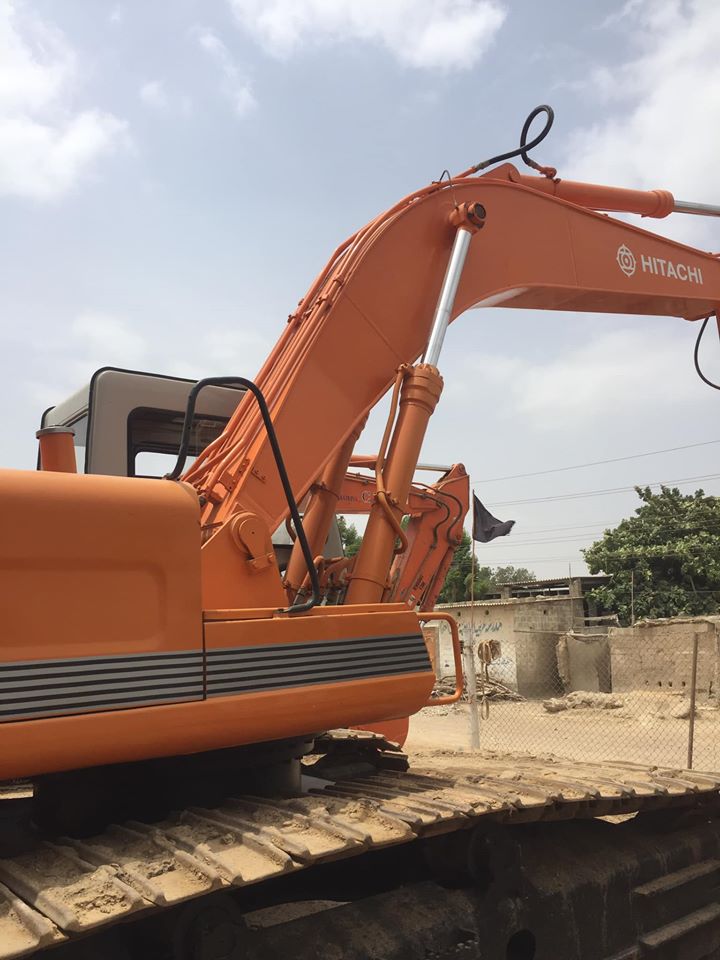 HITACHI EX270 EXCAVATOR Zahid Khan International & Co. Excavators