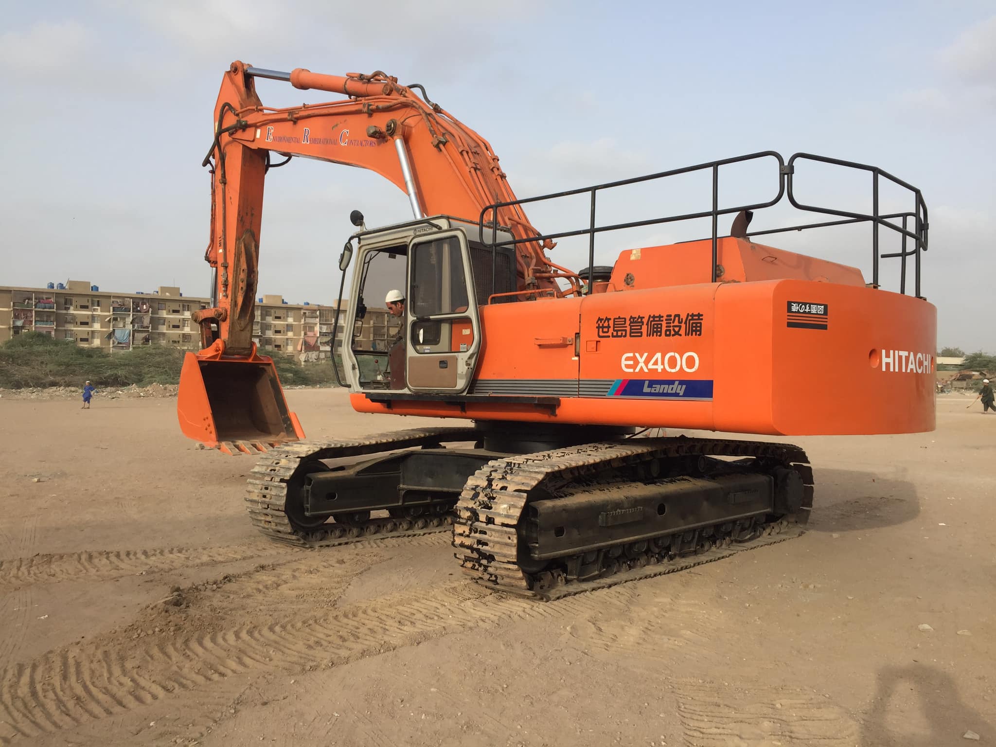 HITACHI EX400 EXCAVATOR Zahid Khan International & Co. Excavators